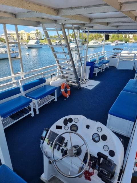 Bermuda party boat charter photo 8
